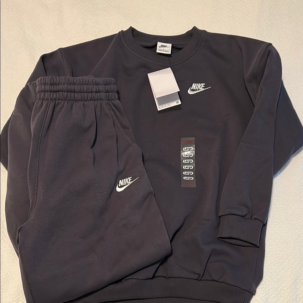 New With Tags Nike Kids Sweatshirt and Sweatpants Size Large